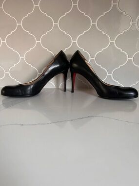 Christian Louboutin simple pumps - size 39